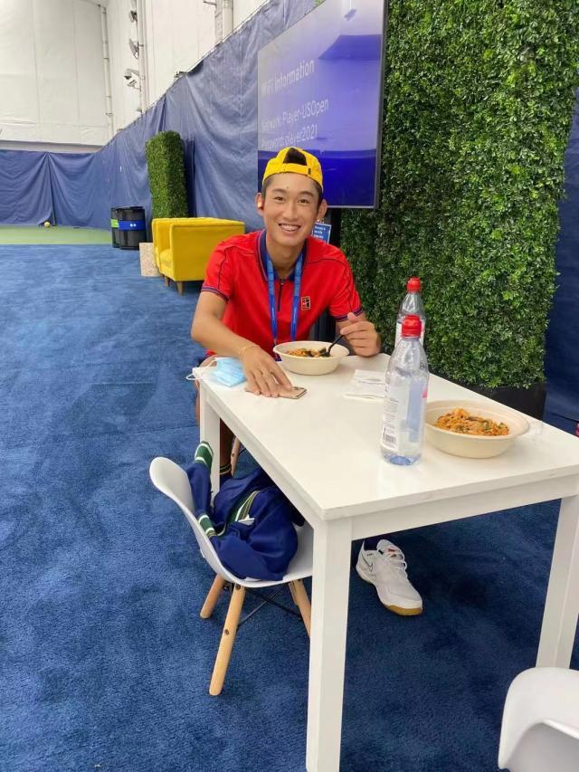 开云体育下载-张奔斗：1000米跑，9岁时的商竣程为何连跑了三趟？