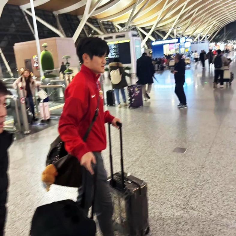 开云-英博寻枪报价24岁边锋！一将离队两将伤病，B队击败东北超选拔队